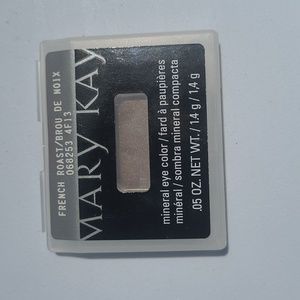 New in packaging!  Mary Kay French roast mineral powder eye color